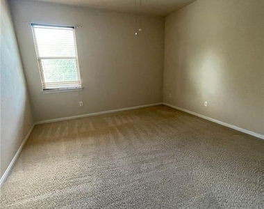 704 S Frontier Ln - Photo Thumbnail 26