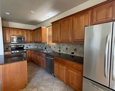 704 S Frontier Ln - Photo Thumbnail 10