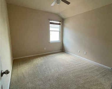 704 S Frontier Ln - Photo Thumbnail 30