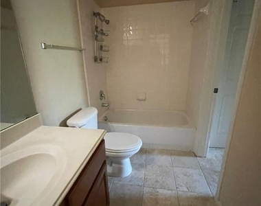 704 S Frontier Ln - Photo Thumbnail 18