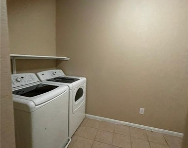 704 S Frontier Ln - Photo Thumbnail 23