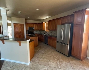 704 S Frontier Ln - Photo Thumbnail 14