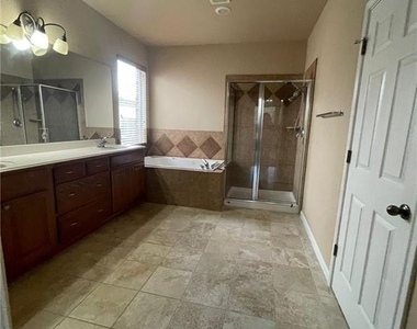 704 S Frontier Ln - Photo Thumbnail 17