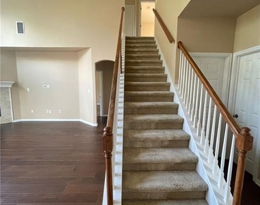 704 S Frontier Ln - Photo Thumbnail 24