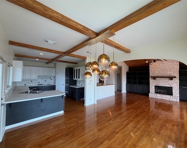4009 Eck Ln - Photo Thumbnail 7