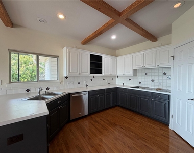 4009 Eck Ln - Photo Thumbnail 10