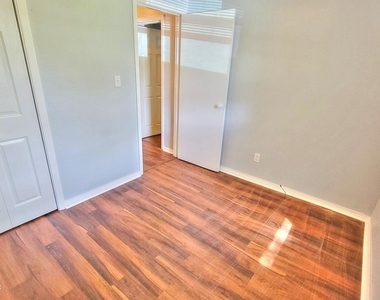 9348 Culpeper Avenue - Photo Thumbnail 12