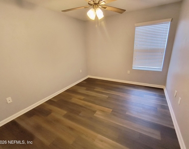 1211 Sarahs Landing Drive - Photo Thumbnail 14