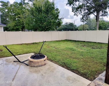 1211 Sarahs Landing Drive - Photo Thumbnail 16