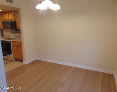 10075 Gate Parkway N - Photo Thumbnail 8