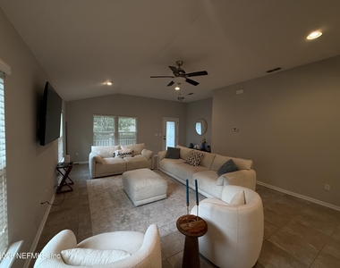 686 Glendale Lane - Photo Thumbnail 11