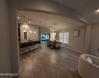 686 Glendale Lane - Photo Thumbnail 3