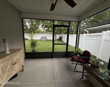 686 Glendale Lane - Photo Thumbnail 27
