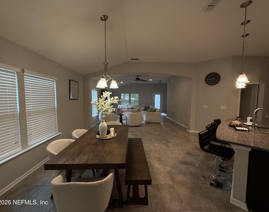 686 Glendale Lane - Photo Thumbnail 9