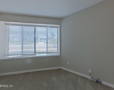 12124 Roundham Lane N - Photo Thumbnail 6