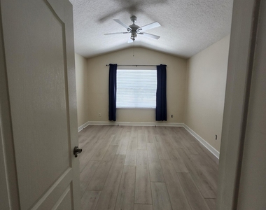 201 Edgeford Court - Photo Thumbnail 25