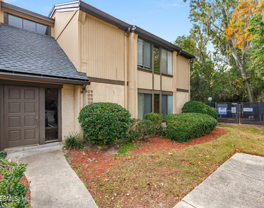 7602 Las Palmas Way - Photo Thumbnail 1