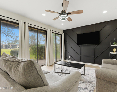 7602 Las Palmas Way - Photo Thumbnail 8