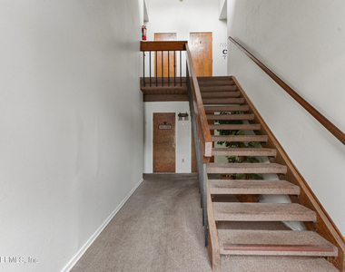 7602 Las Palmas Way - Photo Thumbnail 3