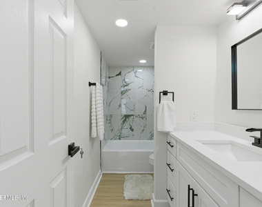 7602 Las Palmas Way - Photo Thumbnail 19