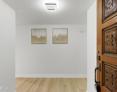 7602 Las Palmas Way - Photo Thumbnail 5