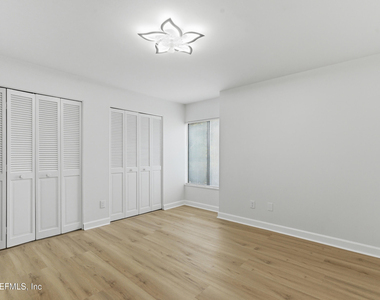 7602 Las Palmas Way - Photo Thumbnail 18