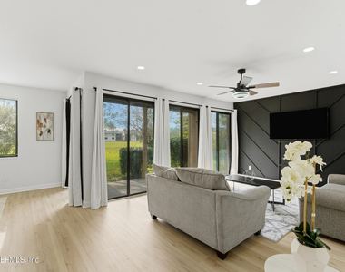 7602 Las Palmas Way - Photo Thumbnail 6