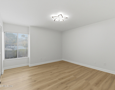 7602 Las Palmas Way - Photo Thumbnail 17