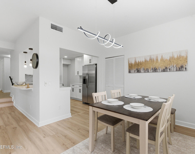 7602 Las Palmas Way - Photo Thumbnail 12