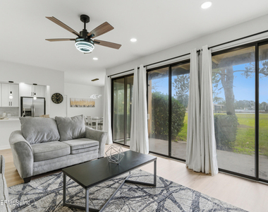7602 Las Palmas Way - Photo Thumbnail 9