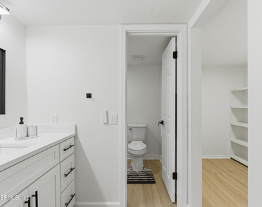 7602 Las Palmas Way - Photo Thumbnail 25