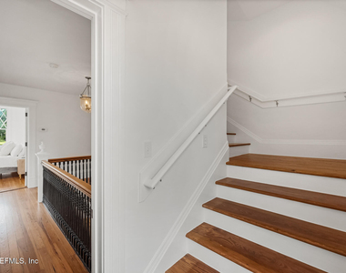 289 N Roscoe Boulevard - Photo Thumbnail 30