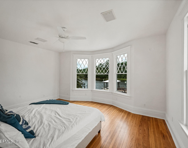 289 N Roscoe Boulevard - Photo Thumbnail 21