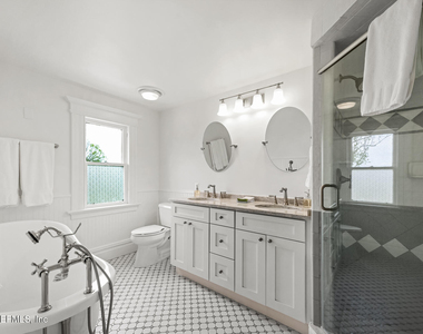 289 N Roscoe Boulevard - Photo Thumbnail 29
