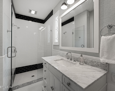 289 N Roscoe Boulevard - Photo Thumbnail 20
