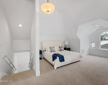 289 N Roscoe Boulevard - Photo Thumbnail 36