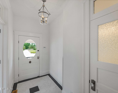 289 N Roscoe Boulevard - Photo Thumbnail 23
