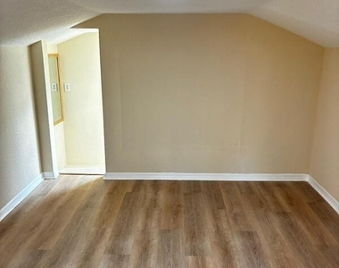2738 Riverside Avenue - Photo Thumbnail 9