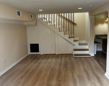 2738 Riverside Avenue - Photo Thumbnail 2