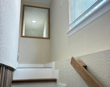 2738 Riverside Avenue - Photo Thumbnail 5