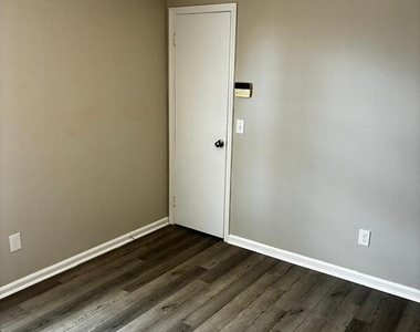 5640 Ansley Street - Photo Thumbnail 8