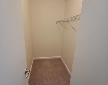 1024 Snug Harbour Court - Photo Thumbnail 34