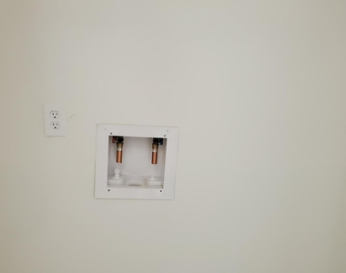 1024 Snug Harbour Court - Photo Thumbnail 4