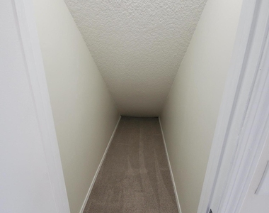 1024 Snug Harbour Court - Photo Thumbnail 13