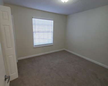 1024 Snug Harbour Court - Photo Thumbnail 14