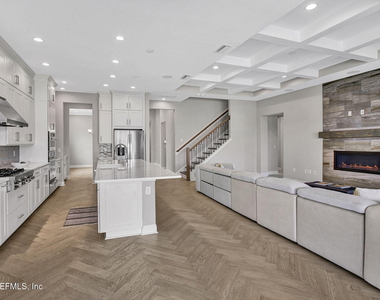 11476 Madelynn Drive - Photo Thumbnail 5