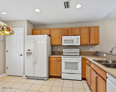 1212 Coghill Circle - Photo Thumbnail 5