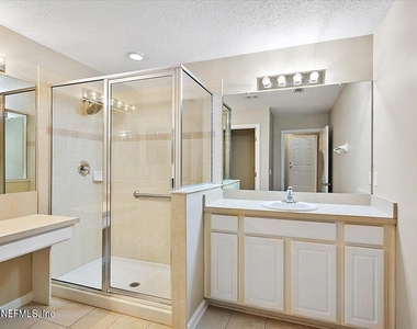 1212 Coghill Circle - Photo Thumbnail 8