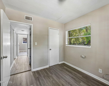 1627 E 9th Street - Photo Thumbnail 15