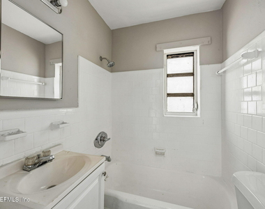 1627 E 9th Street - Photo Thumbnail 13